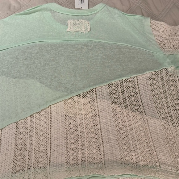 😍POL Blooming Patchwork Peace Top😍 - Picture 8 of 9